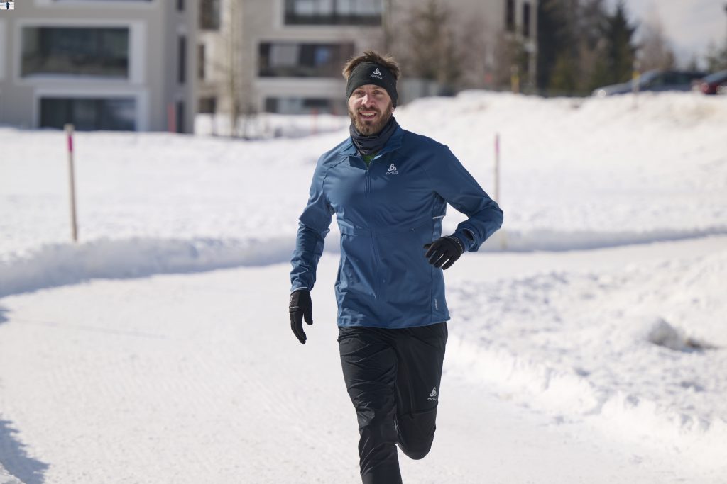 Runner - persona che corre in inverno